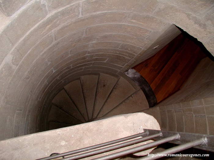 ESCALERA DE CARACOL DE ACCES A  TORRE